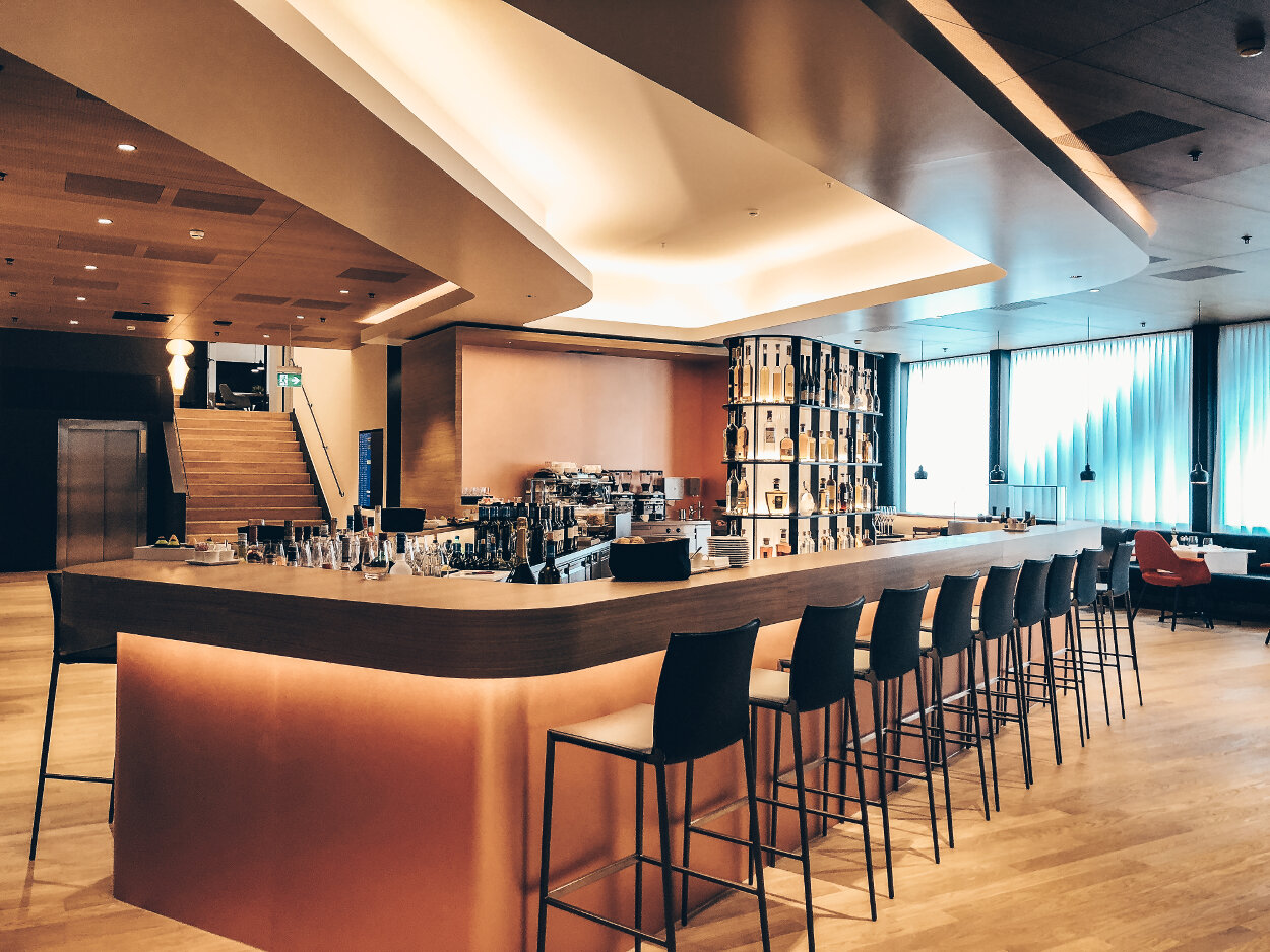 Neue Swiss First Class Lounge Zürich A - HON Circle Lounge Bar