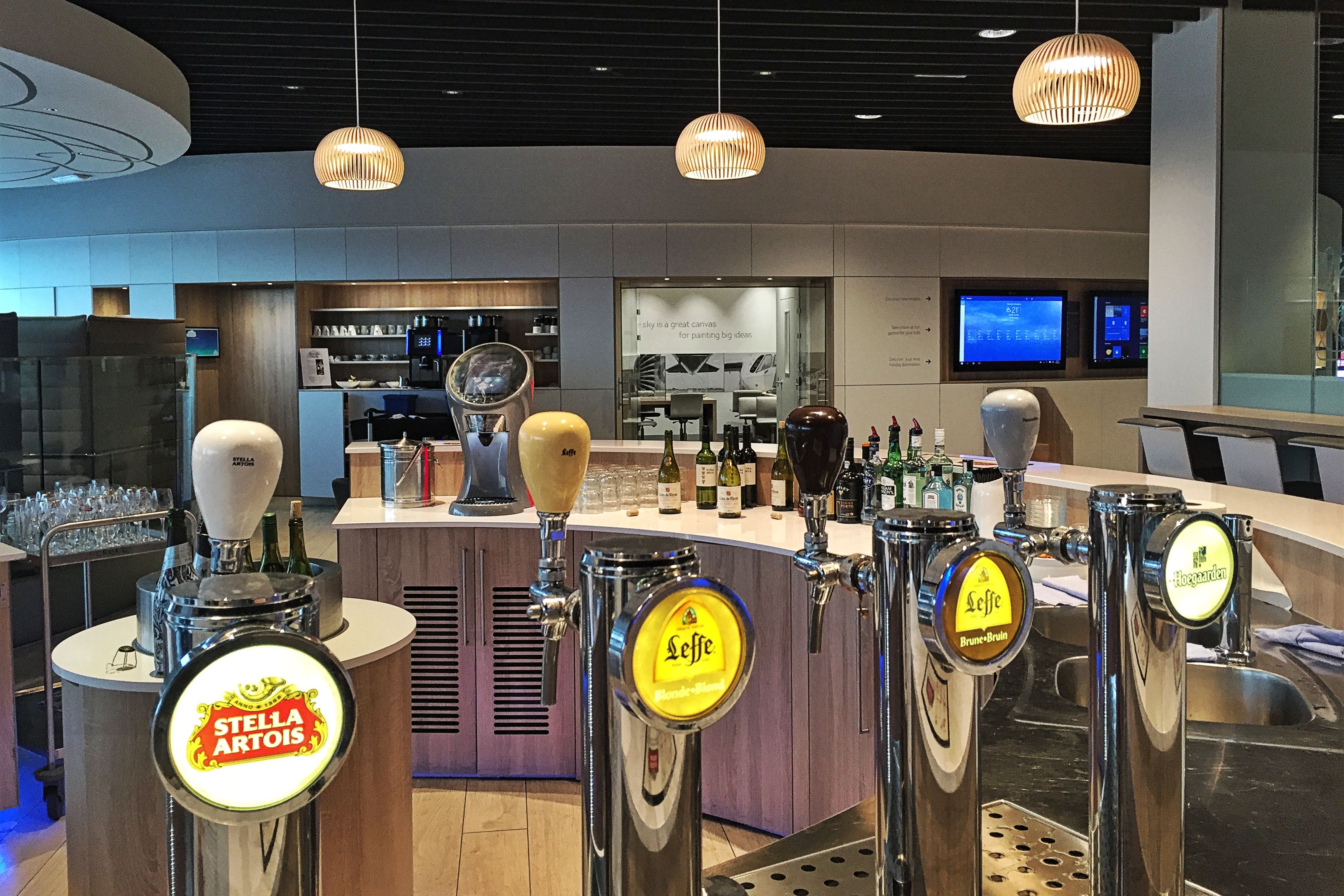 Brussels Airlines Lounge The Loft Flughafen Brüssel-Zaventem Beer