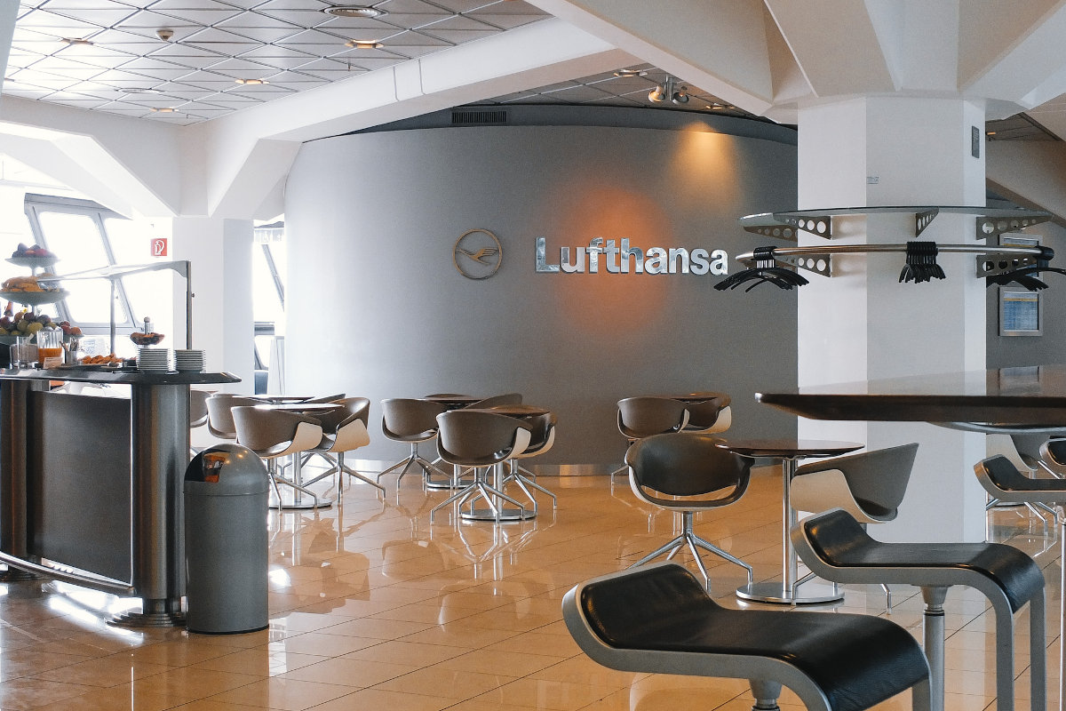 Lufthansa Schriftzug in der Senator Lounge Berlin Tegel (TXL)