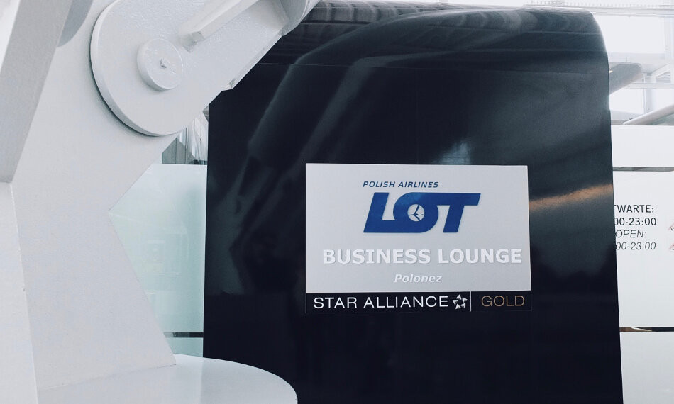 Star Alliance Gold Lounge Warsaw Star Gold Schild