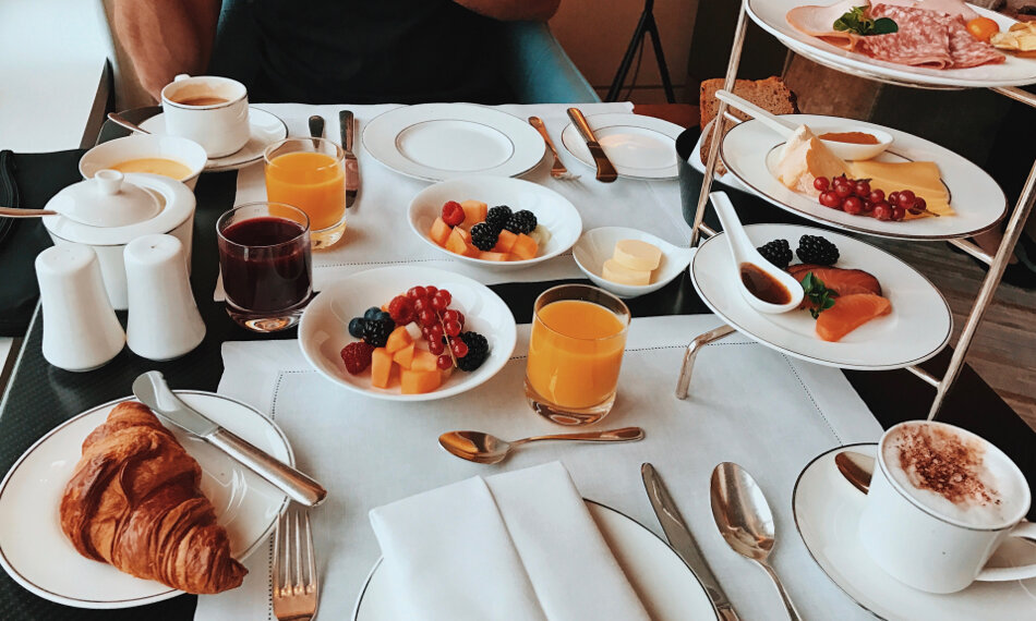 Review The Ritz-Carlton Wolfsburg Club Suite Club Lounge Breakfast