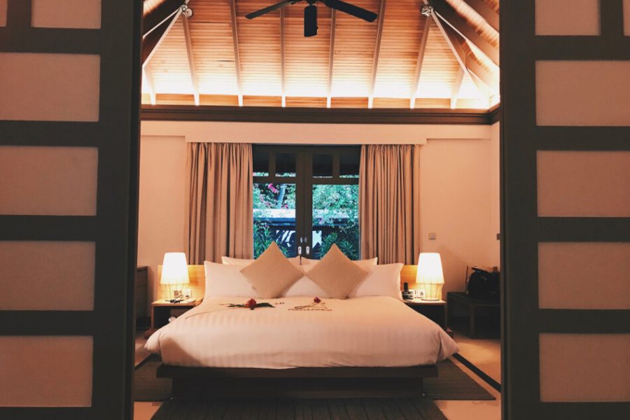 Review JA Manafaru Maldives 1 Bedroom Beach Suite Villa Blick ins Schlafzimmer