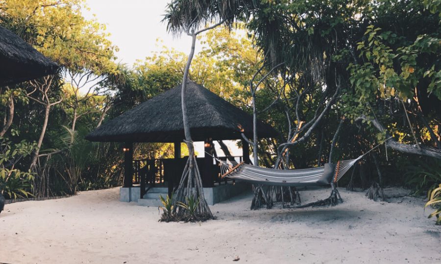 Review JA Manafaru Maldives 1 Bedroom Beach Suite Villa Aussenbereich Beach Cabana