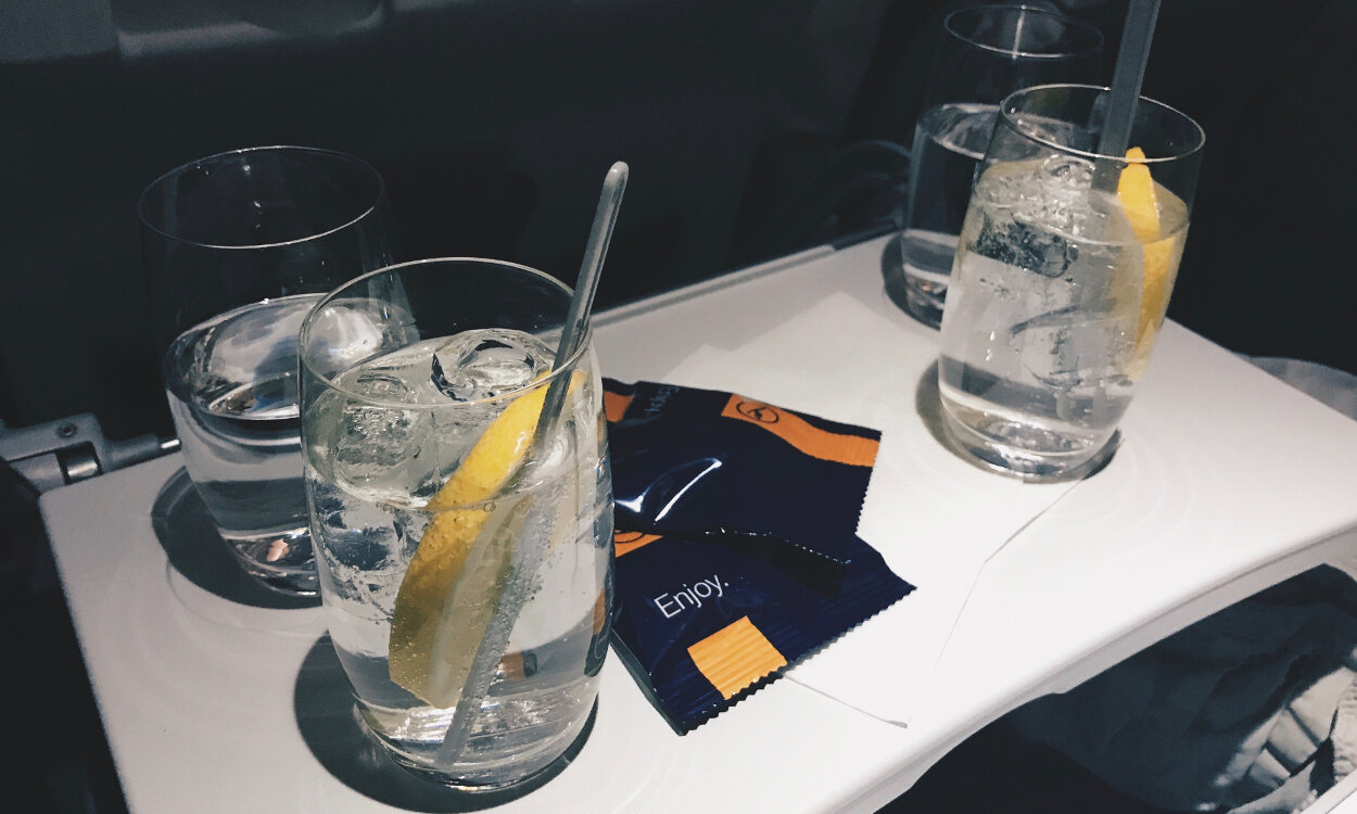 Review Lufthansa Business Class Airbus A321 Frankfurt - Kairo Gin Tonic und Mandeln