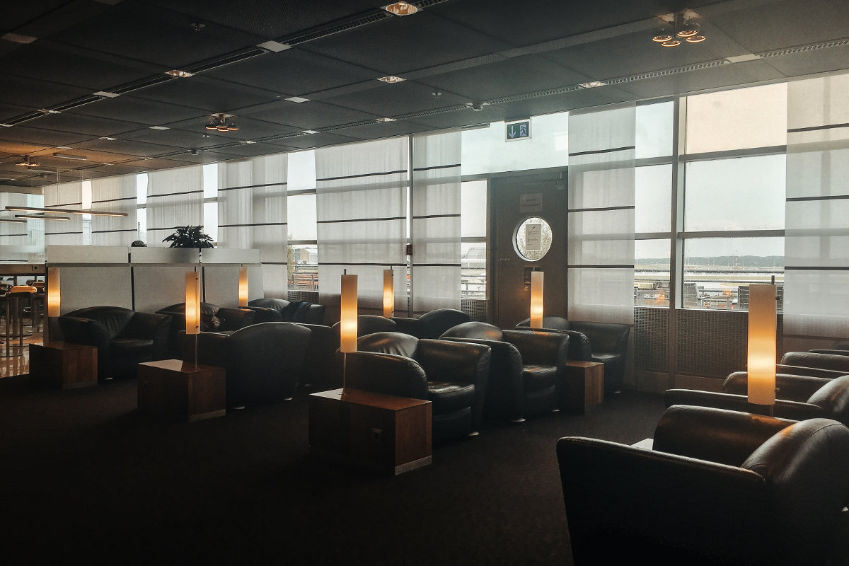 Review Lufthansa Senator Lounge Hamburg Sessel