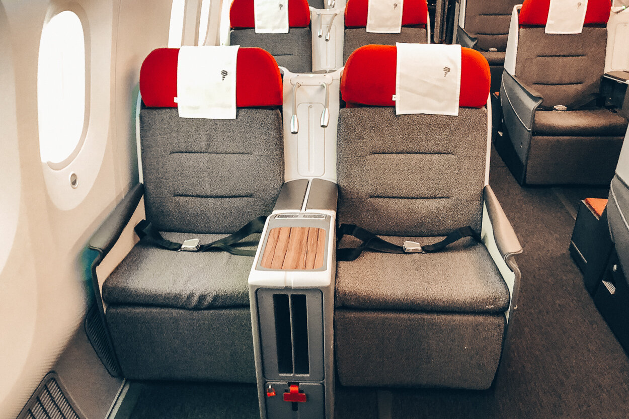 LATAM Business Class Boeing 787-9 Madrid Lie-Flat-Seat