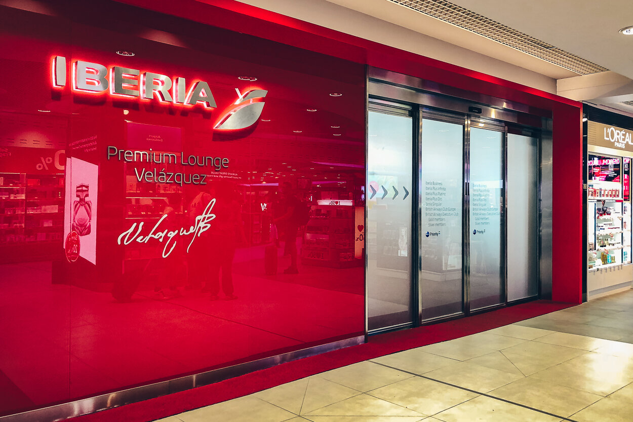 Review Iberia Business Lounge Madrid Premium Lounge Velázquez T4S - Eingang 