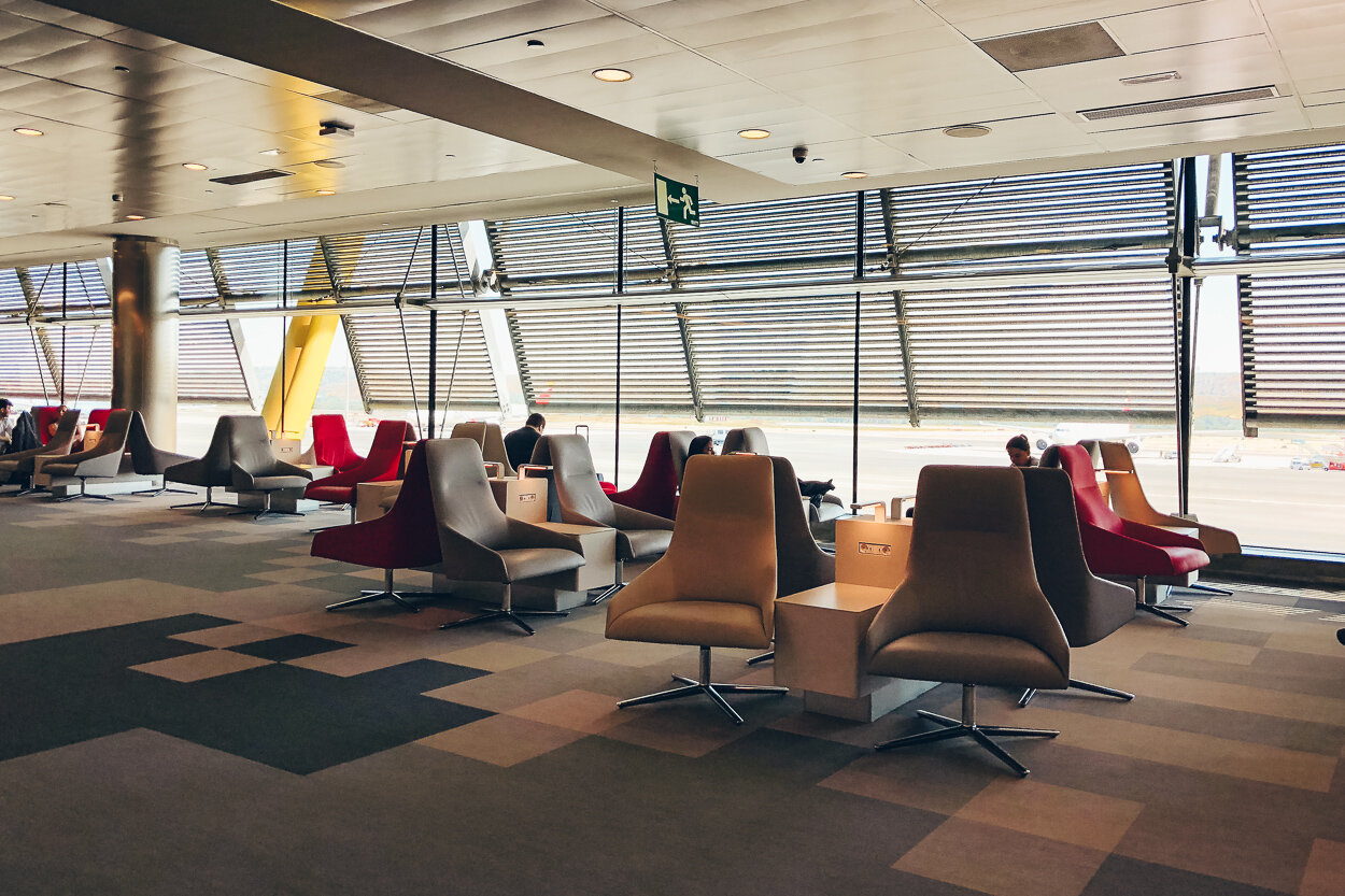 Review Iberia Business Lounge Madrid Premium Lounge Velázquez T4S