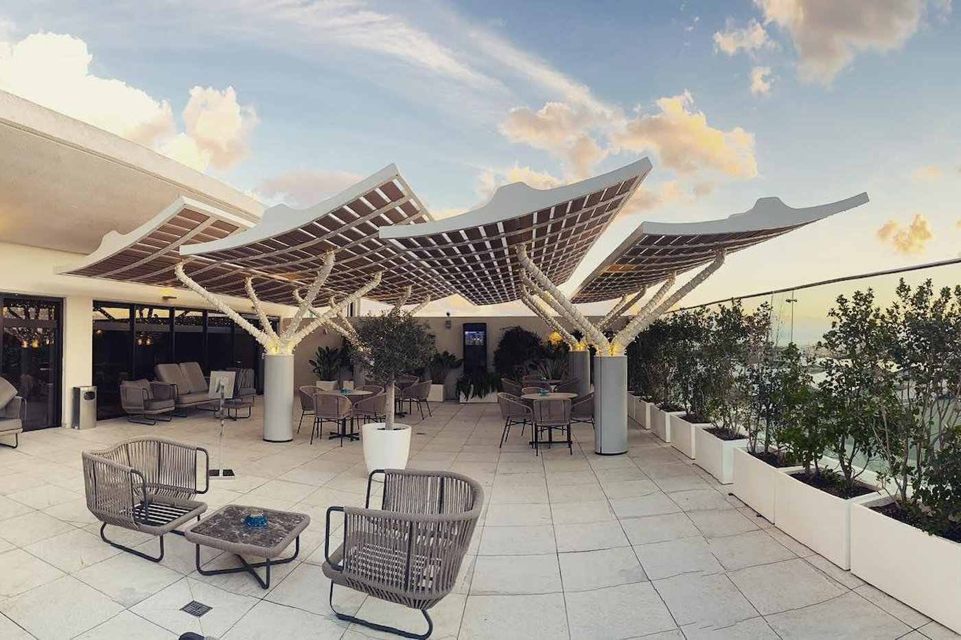 Terrasse der La Valette Club Priority Pass Lounge Malta Airport