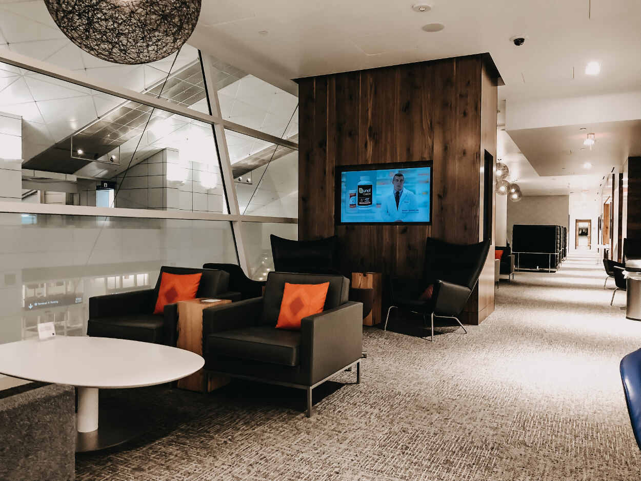 Review The Centurion Lounge Dallas Fort Worth DFW WCs Sessel