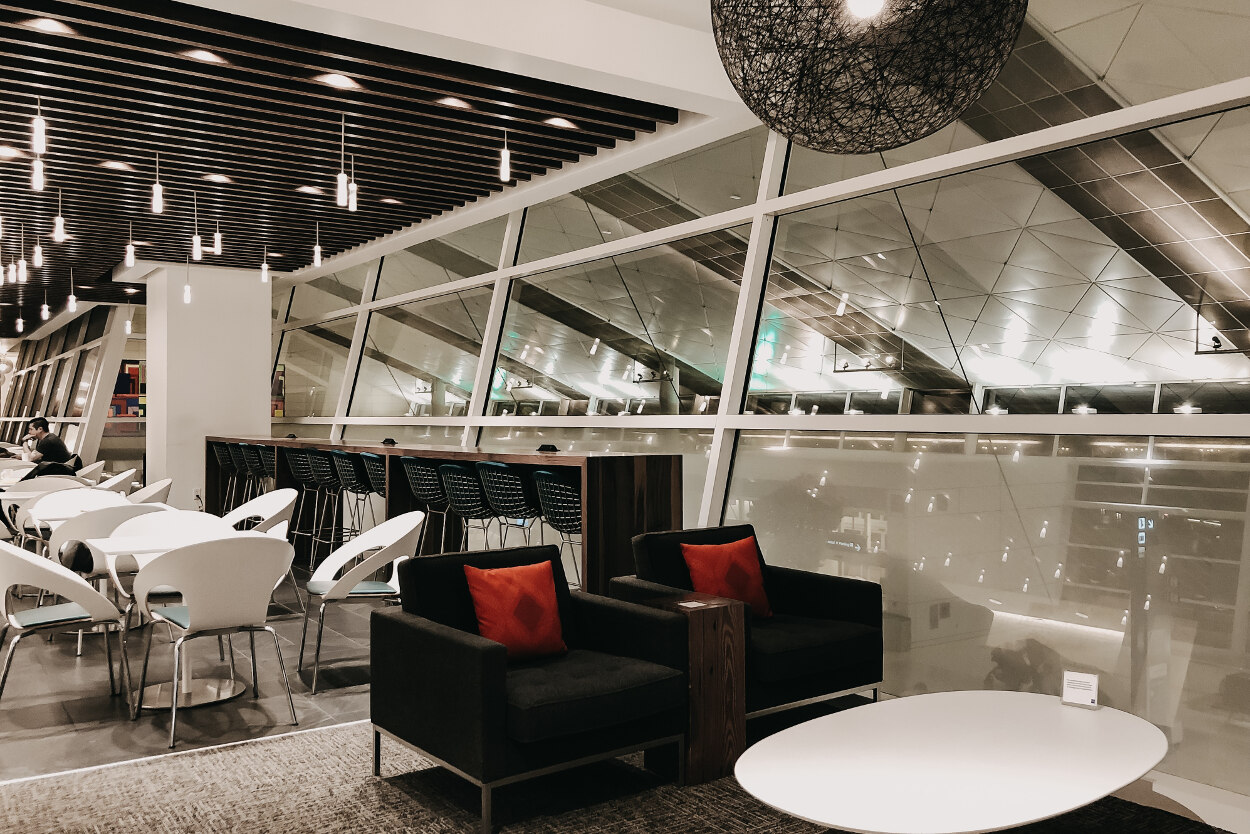 Review The Centurion Lounge Dallas Fort Worth DFW WCs Essbereich