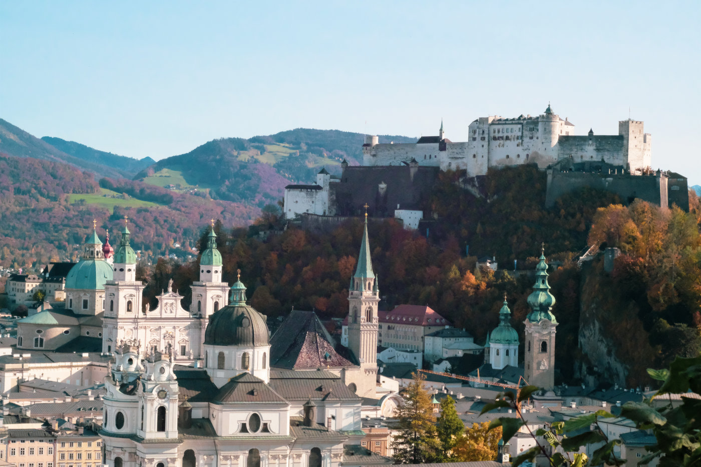 Salzburg mit der Hohensalzburg im Hintergrund
