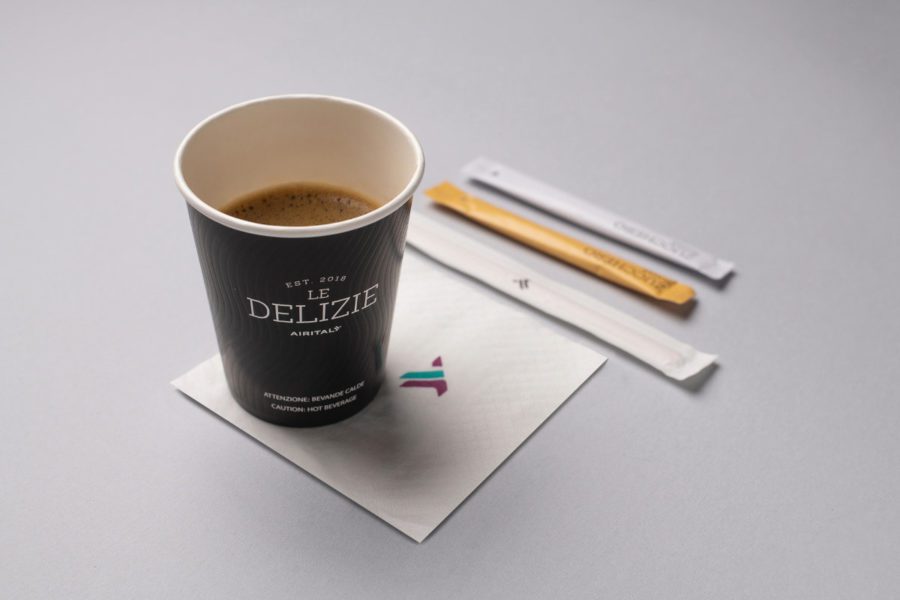 Air Italy Economy Class neuer Bordservice Kaffee