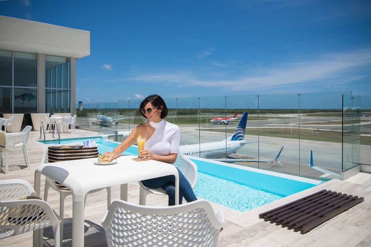 Punta Cana International VIP Lounge mit Terrasse und Swimmingpool