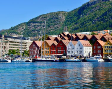 Blick auf Bergen, Norwegen vom Wasser aus