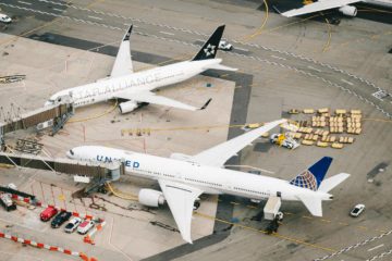 Zwei Flugzeuge von United Airlines am Flughafen Newark Liberty