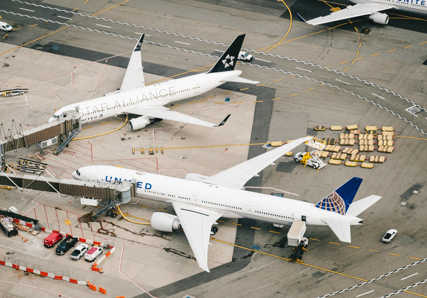 Zwei Flugzeuge von United Airlines am Flughafen Newark Liberty