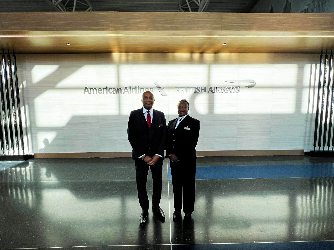 American Airlines und Brirish Airways Mitarbeiter in Terminal 8 JFK