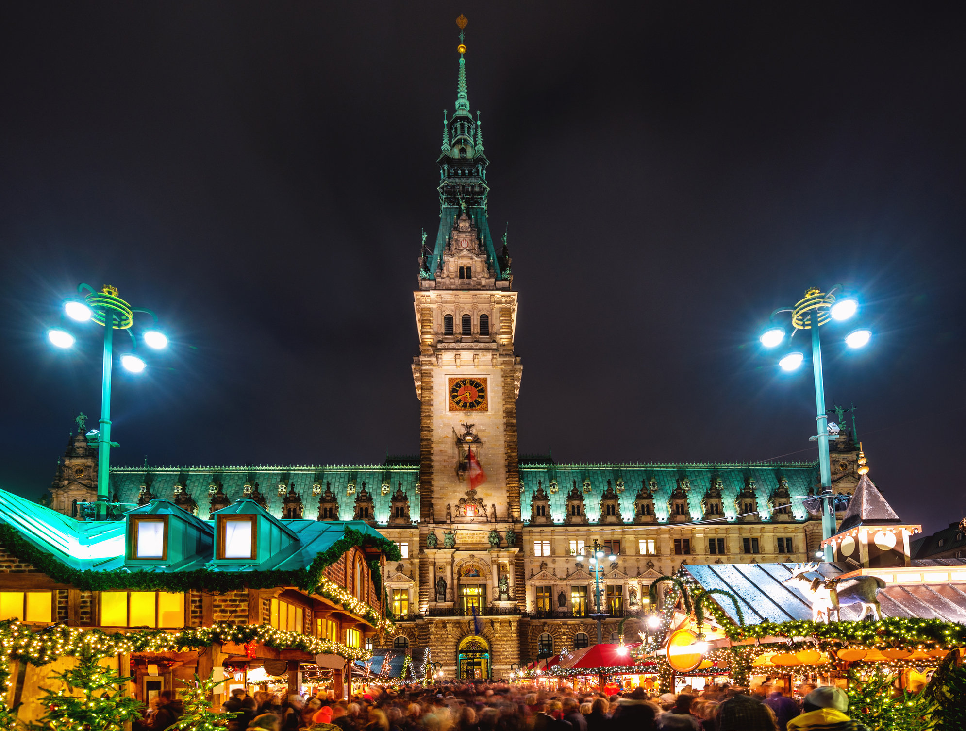 Der Weihnachtsmarkt Hamburg Rathausplatz ist einer der schönsten Deutschlands