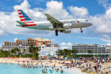 American Airlines im Anflug auf Sint Maarten Strand