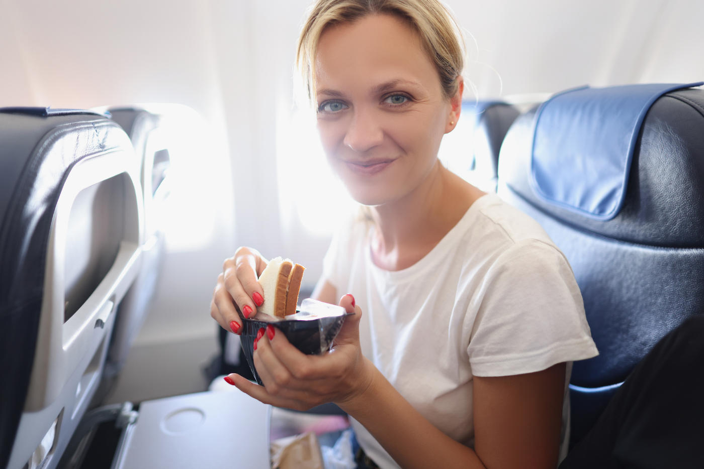mitgebrachte Snacks sorgen für mehr Komfort an Bord deines Billigfluges