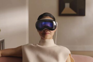 Frau trägt das Vision-Pro-Headset von Apple