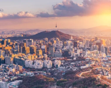 Sonnenuntergang an der Skyline von Seoul City, Südkorea